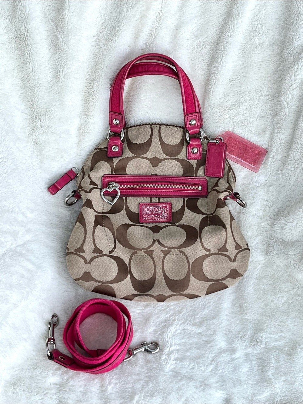 EUC Coach Daisy Signature Foldover Crossbody, Additional Strap & 2 Hang Tags - Picture 14 of 16